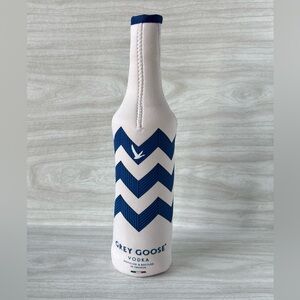 Grey Goose Vodka Insulated Bottle Cover Zip Up Neoprene Koozie Sleeve 750ml